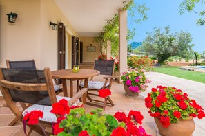 Outdoor dining - ES RACONET Villa for 8 on the beach front (Son Servera)