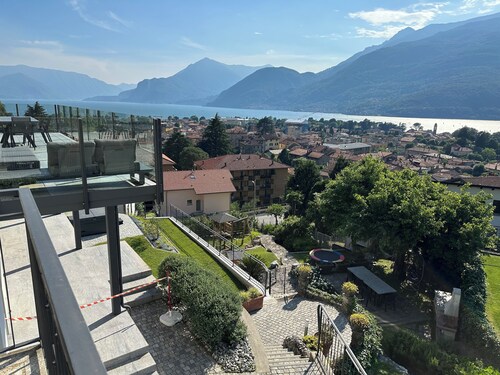 Villa Mari, detached villa with magnificent garden view