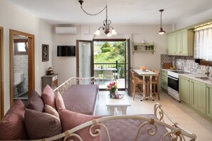 TV - Rizes House- Elia Luxury Apartment (Αγ. Νικόλαος)