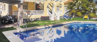 Detached Villa with BBQ, Private Heated Pool and Wi-Fi