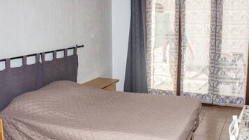 1 chambre, fer et planche Ă repasser, Wi-Fi, draps fournis