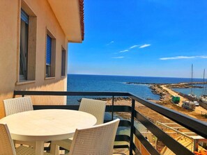 Outdoor dining - Bellavista house, directly on the beach CIR 19089014C213307 (Marzamemi)