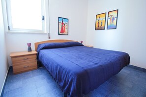 2 bedrooms, bed sheets