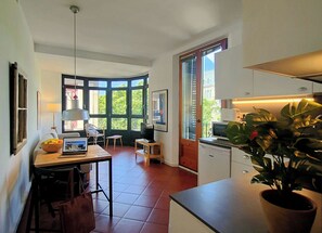 Interior - Gorgeous views over La Rambla. Very bright! R.A. (Barcelona)