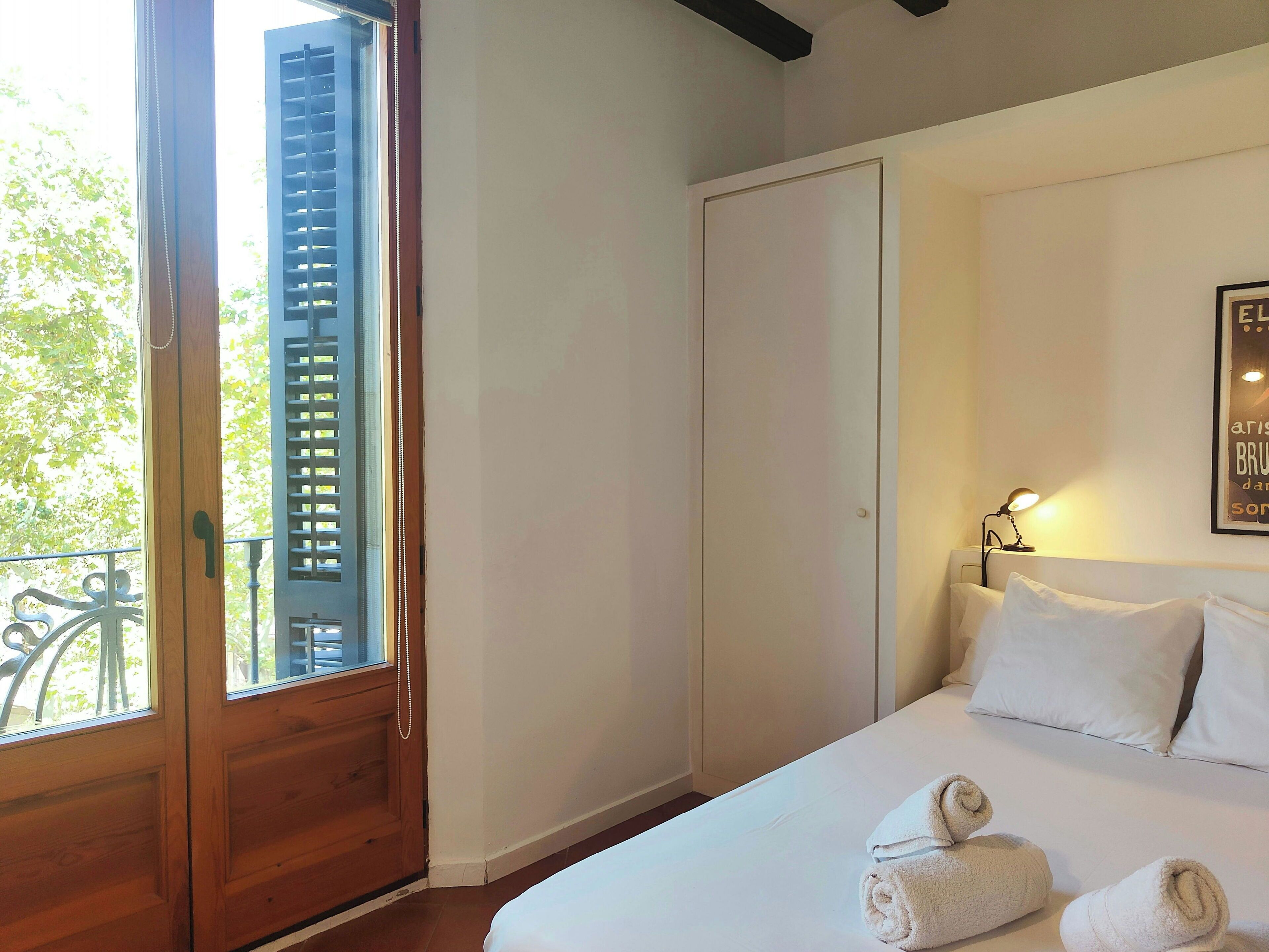 1 habitación, tabla de planchar con plancha, wifi y ropa de cama 