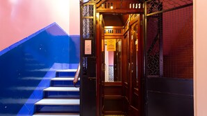 Interior - Gorgeous views over La Rambla. Very bright! R.A. (Barcelona)