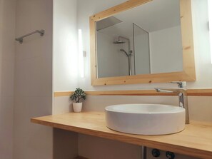Bathtub, hair dryer, towels