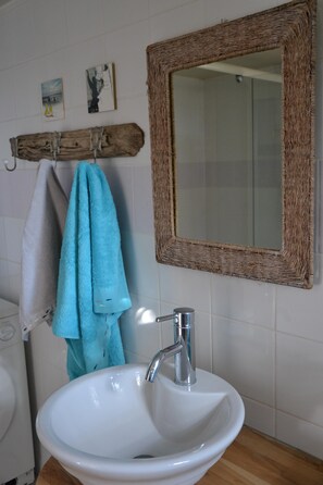 Shower, hair dryer, towels, soap - A cottage in Brittany! Seaside almost feet in the water  (Plérin)