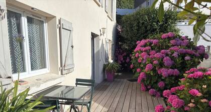 A cottage in Brittany! Seaside almost feet in the water