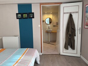 1 chambre, fer et planche à repasser, Wi-Fi gratuit, draps fournis