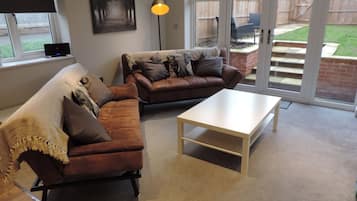 TV, Netflix, DVD player, streaming services