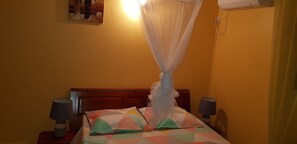 1 habitación, tabla de planchar con plancha, wifi y ropa de cama 