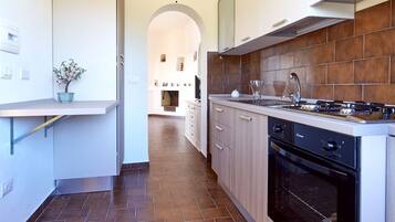 Refrigerador, horno, placa de cocina, cafetera/tetera