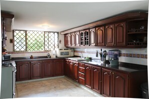 Micro-ondes, cafetière/bouilloire