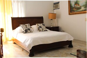 6 makuuhuonetta, silitysrauta/-lauta, Wi-Fi, vuodevaatteet