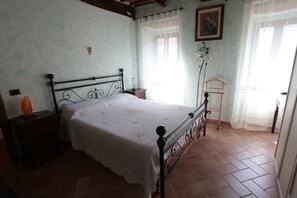 2 habitaciones, tabla de planchar con plancha, cuna de viaje y wifi 