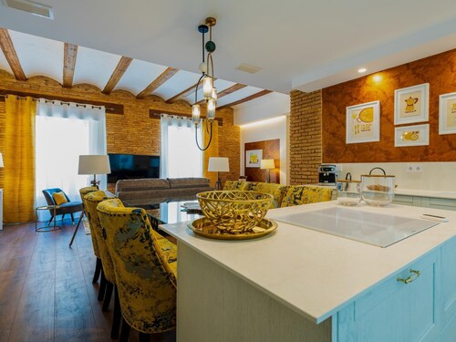 A la luna de Valencia, 4-6 pax, 2 Bedrooms & 2 Bathrooms in downtown Valencia