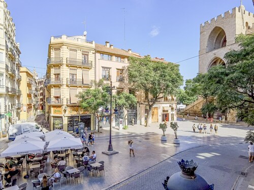 A la luna de Valencia, 4-6 pax, 2 Bedrooms & 2 Bathrooms in downtown Valencia