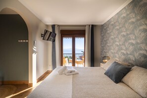 5 bedrooms, iron/ironing board, travel cot, free WiFi