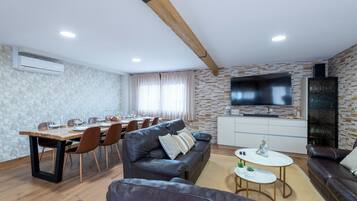 Smart TV, books, stereo