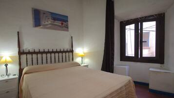 1 slaapkamer, een strijkplank/strijkijzer, internet, beddengoed