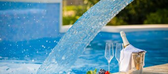 Dalmatica Moderna - Holiday Home in Trogir Countryside with Heated Pool