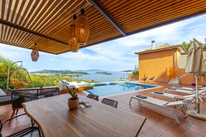 Outdoor dining - IO.DELUXE 2ΒR, 2 BTHR.VILLA WITH PRIVATE POOL  AND STUNNING SEA VIEWS  (SKIATHOS)