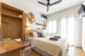 2 slaapkamers, een strijkplank/strijkijzer, internet, beddengoed