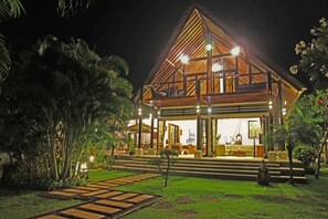 Exterior - Villa Tri Murti, Lovina beach villa with private swimming pool at - up to 10 people (Temukus)