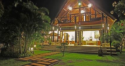 Villa Tri Murti, Lovina rantahuvila, jossa oma uima-allas - jopa 10 henkilöä