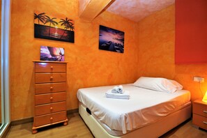 2 chambres, fer et planche Ă repasser, draps fournis