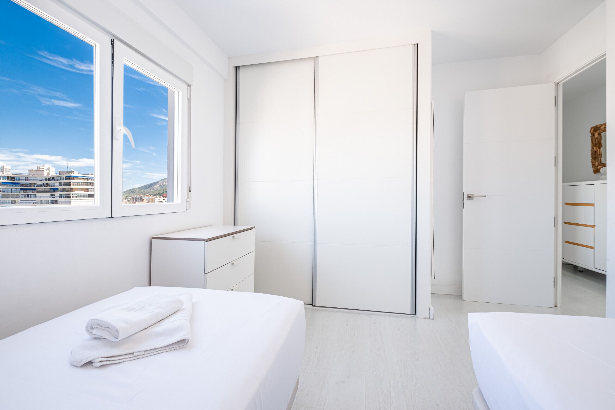 2 slaapkamers, een strijkplank/strijkijzer, gratis wifi, beddengoed