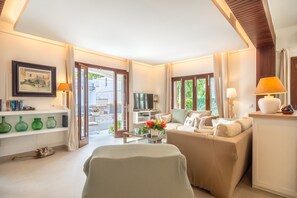 Téléviseur, foyer, lecteur de DVD