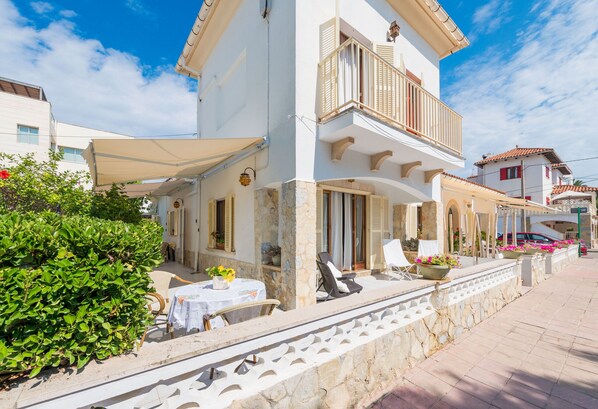 屋外ダイニングエリア