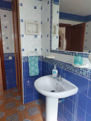 Vasca, asciugacapelli, bidet, asciugamani