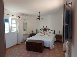 2 chambres, fer et planche à repasser, lit parapluie, Wi-Fi gratuit