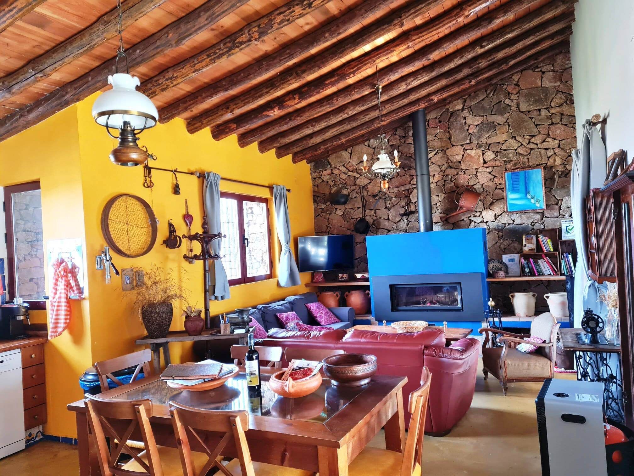 Smart TV, fireplace, DVD player, ping pong