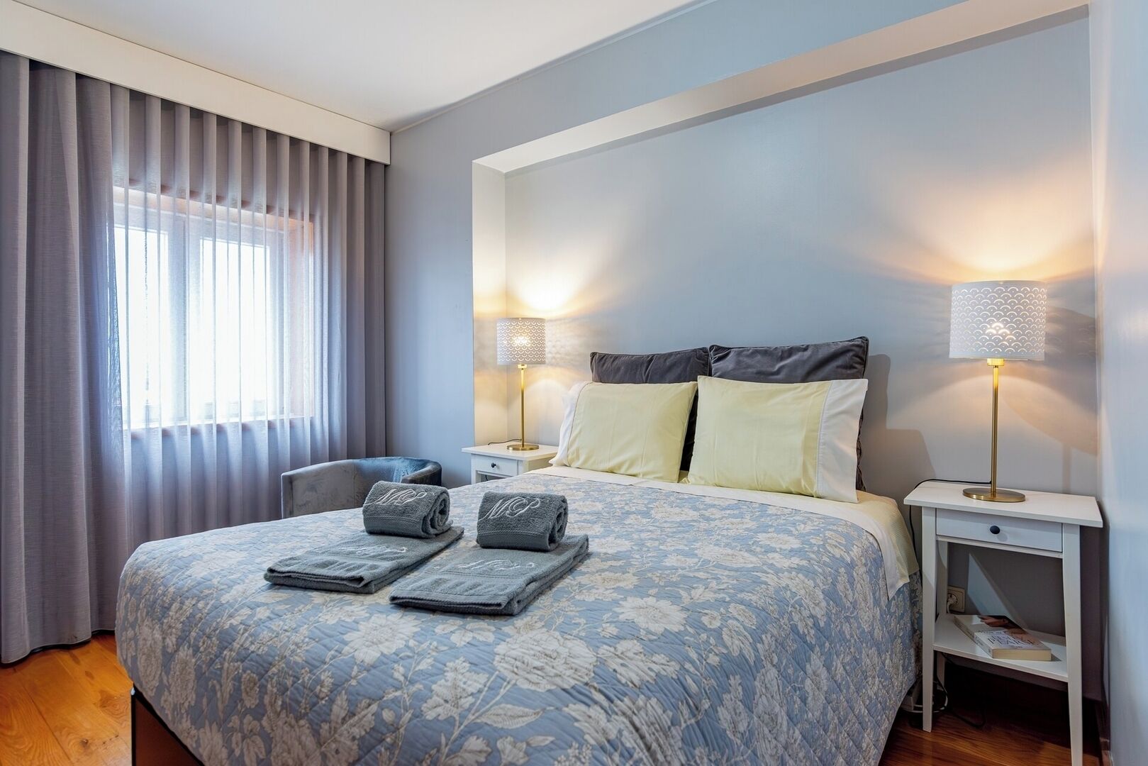 3 slaapkamers, een strijkplank/strijkijzer, gratis wifi, beddengoed