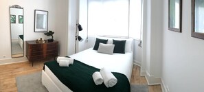 1 habitación y espacio para trabajar con laptop