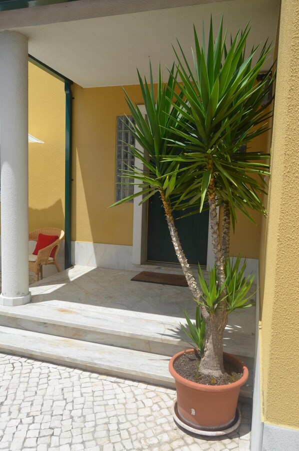 تفاصيل الفندق من الخارج