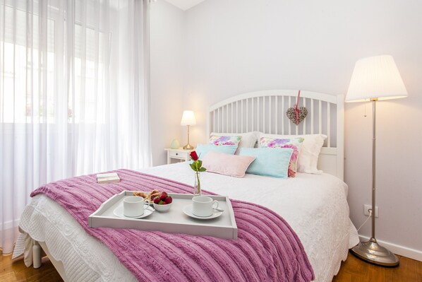 1 habitación, tabla de planchar con plancha, wifi gratis y ropa de cama 