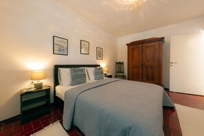 2 habitaciones, tabla de planchar con plancha y wifi gratis 