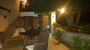 Outdoor dining - Rural house immersed in the quiet of the Molise countryside  (Castropignano)