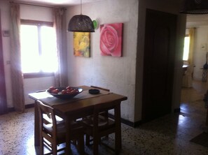 Dining - Rural house immersed in the quiet of the Molise countryside (Castropignano)