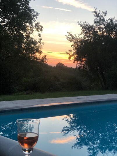 Hermoso granero con piscina, en el corazón del campo del Tarn