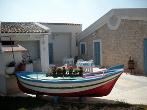 Outdoor dining - La Meridiana holiday home (Donnalucata ( Ragusa))