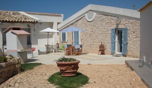 Outdoor dining - La Meridiana holiday home (Donnalucata ( Ragusa))