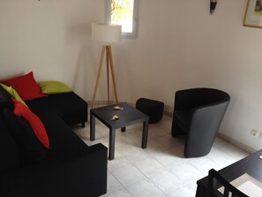 Fernseher, Kamin, DVD-Player, Tischfußball