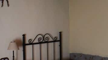 5 bedrooms, bed sheets