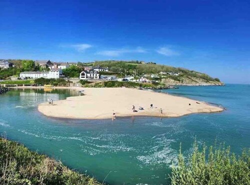 Wunderschön restauriertes Kutscherhaus & Getreidespeicher auf dem Gelände des Herrenhauses Glaneirw